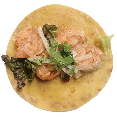 Tacos de camarones con chipotle y mayonesa